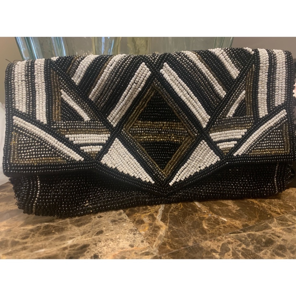 Express beaded clutch
